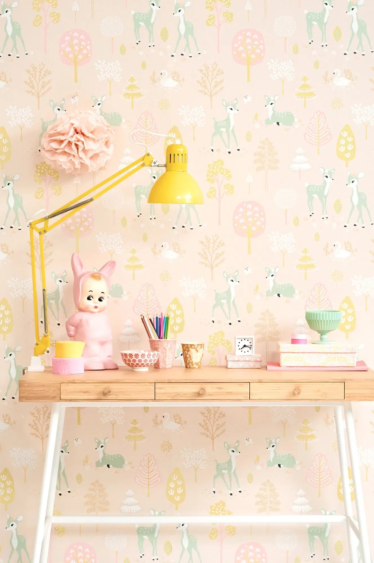 Majvillan Golden woods sweet pink behang sfeerbeeld kinderkamer detail