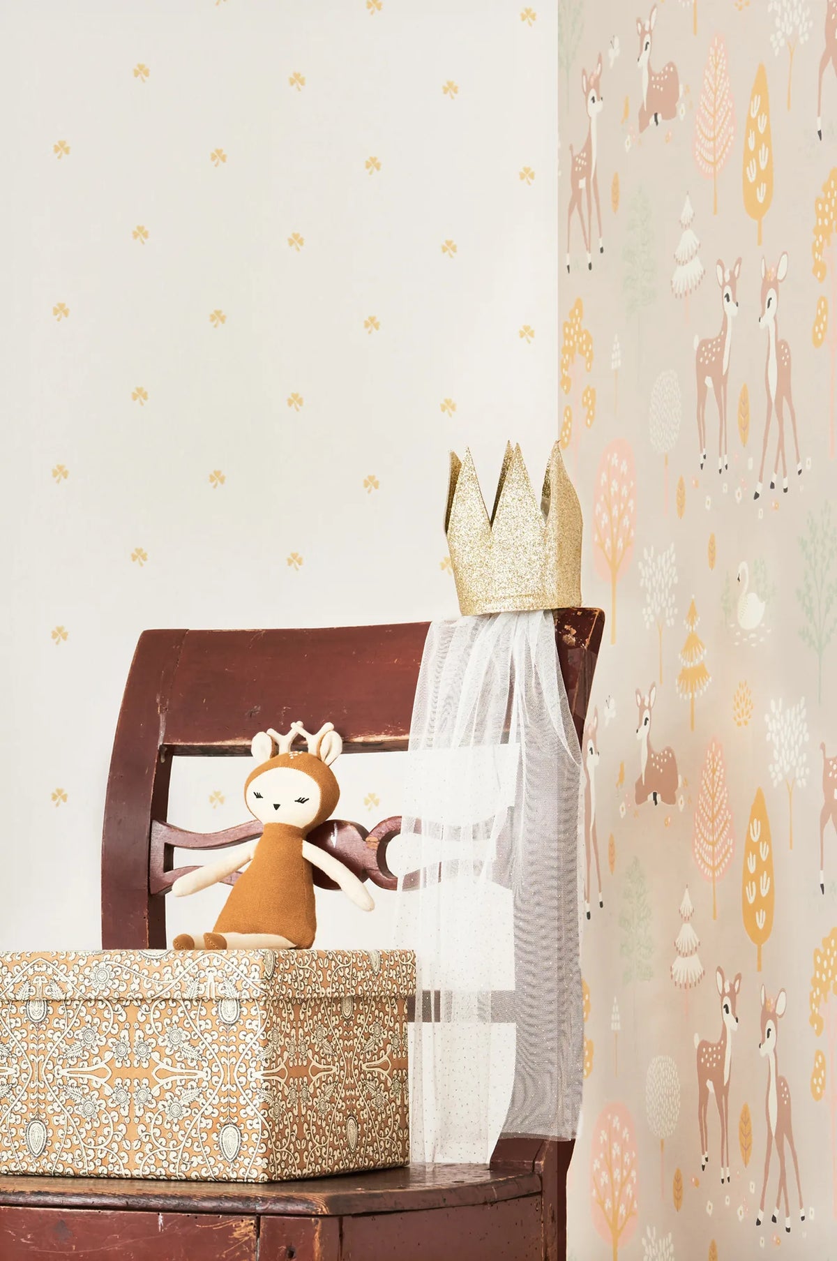 Majvillan Holly white/gold behang sfeerbeeld kinderkamer detail