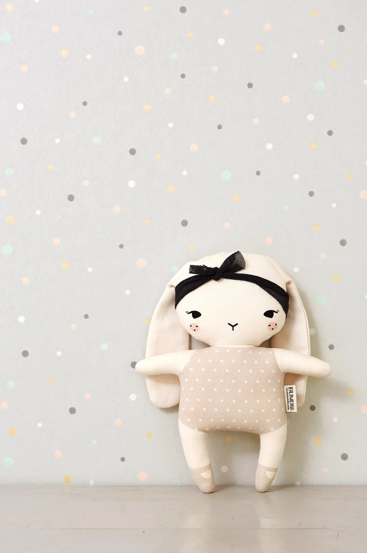 Majvillan Stardust soft grey behang sfeerbeeld kinderkamer detail