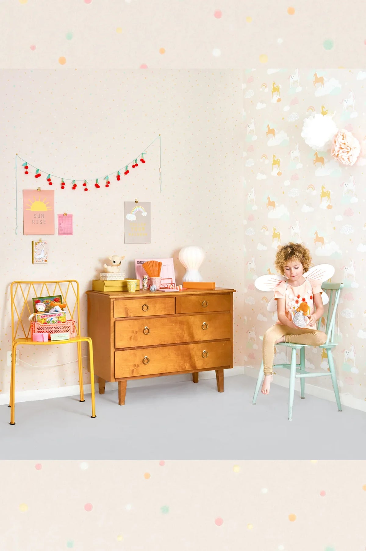 Majvillan Stardust lovely pastel pink behang sfeerbeeld kinderkamer detail