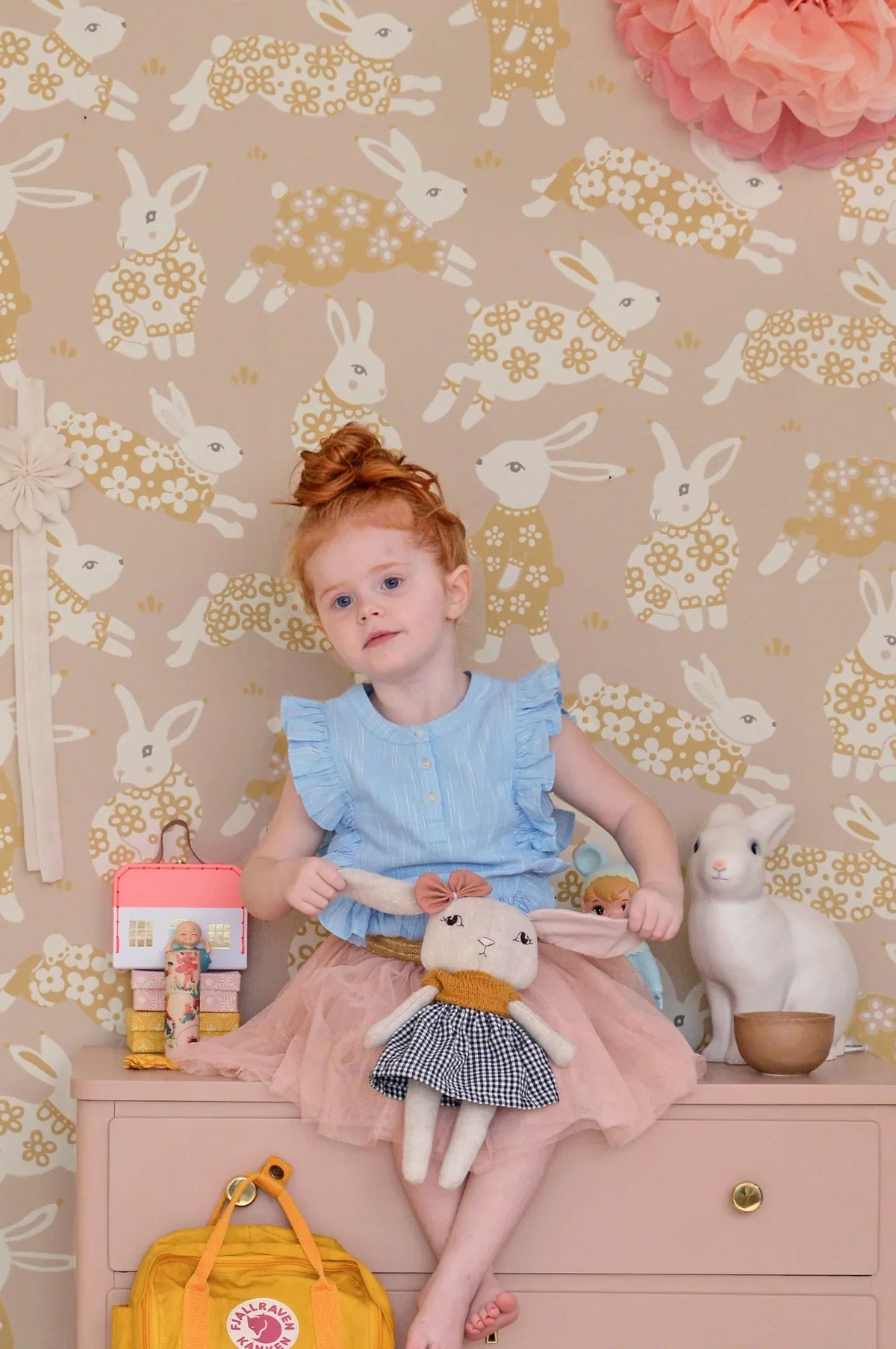 Majvillan Garden party dusty blush pink behang sfeerbeeld kinderkamer detail