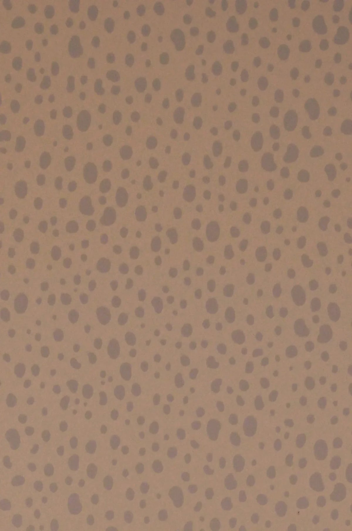 Majvillan Animal dots soft brown behang sfeerbeeld kinderkamer detail