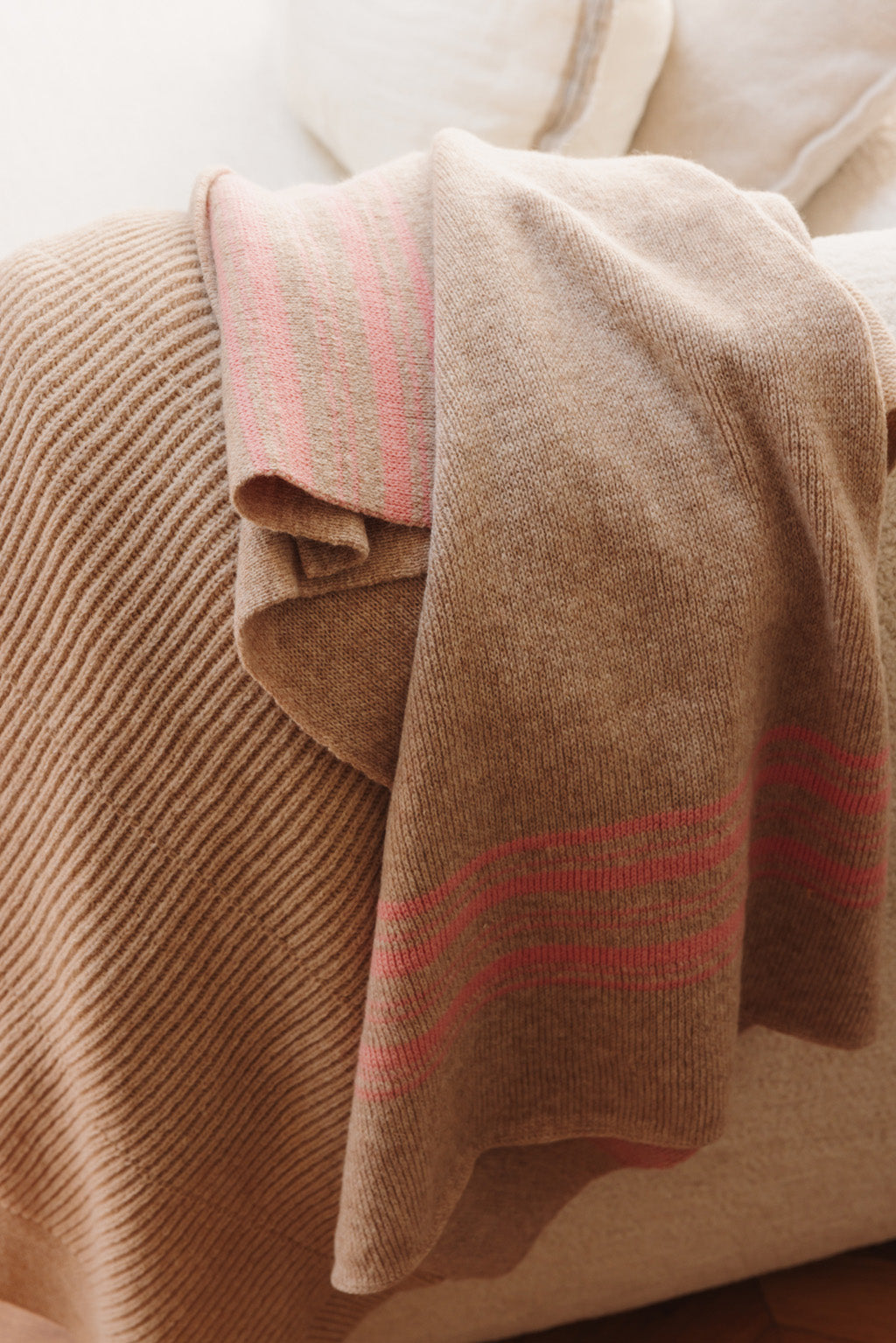 Deken Gilbert Sand/Bubblegum