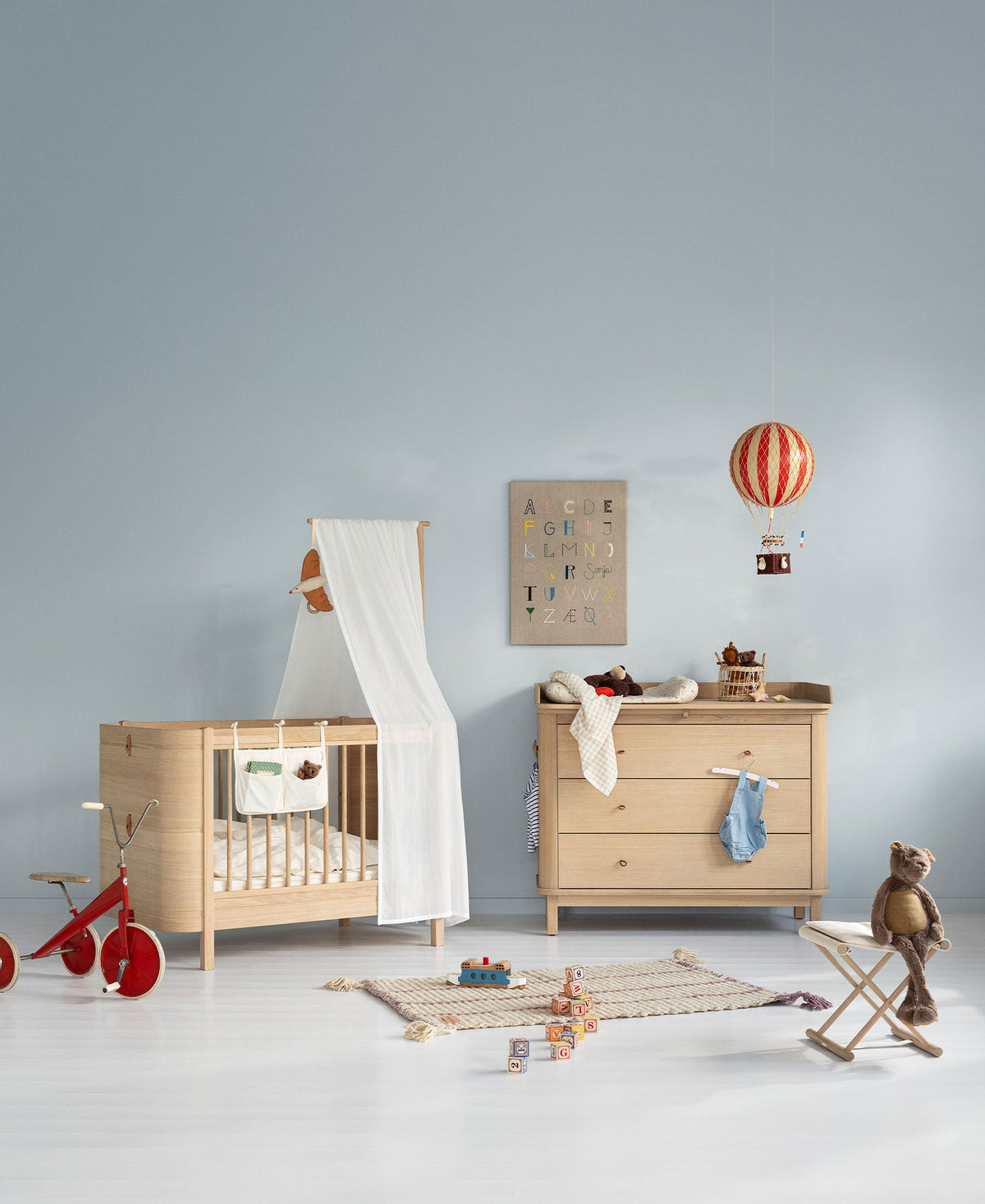 Wood Mini+ Cot Bed Incl. Junior Kit Oak
