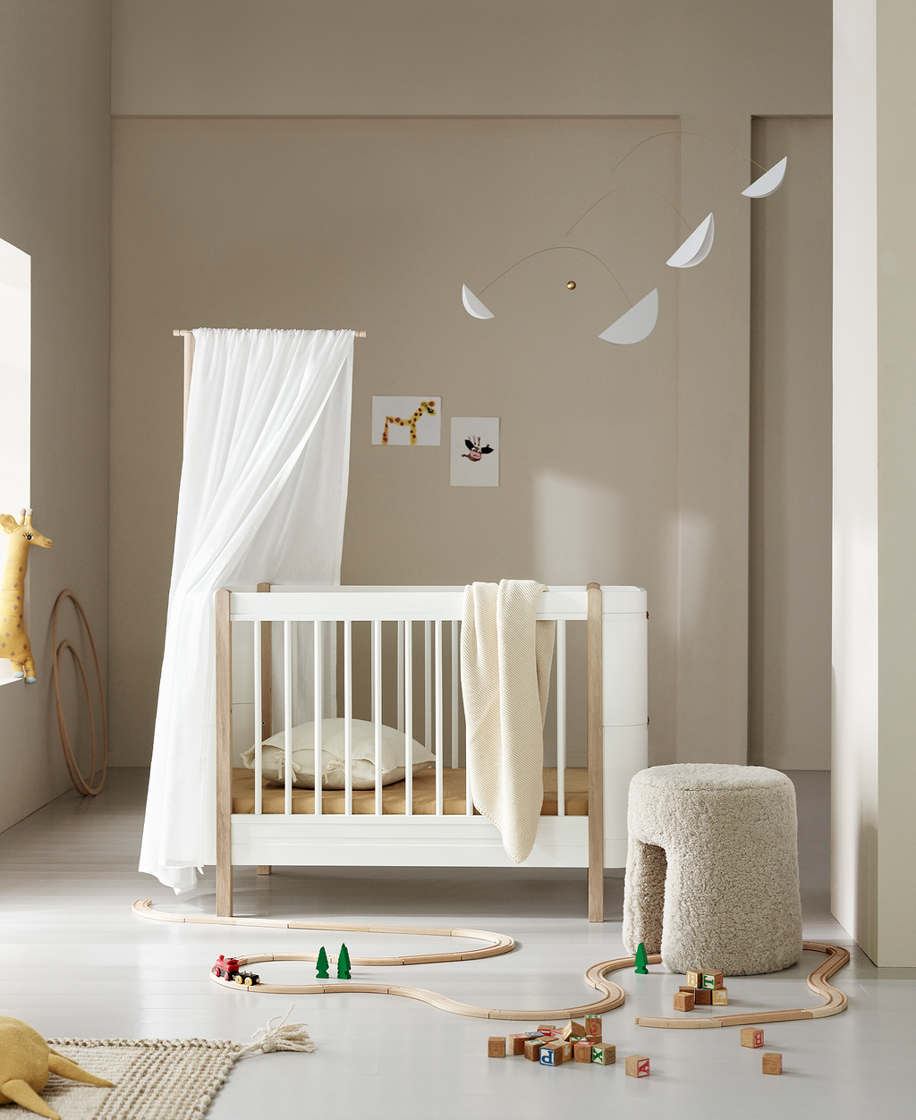Wood Mini+ Cot Bed Incl. Junior Kit White/oak