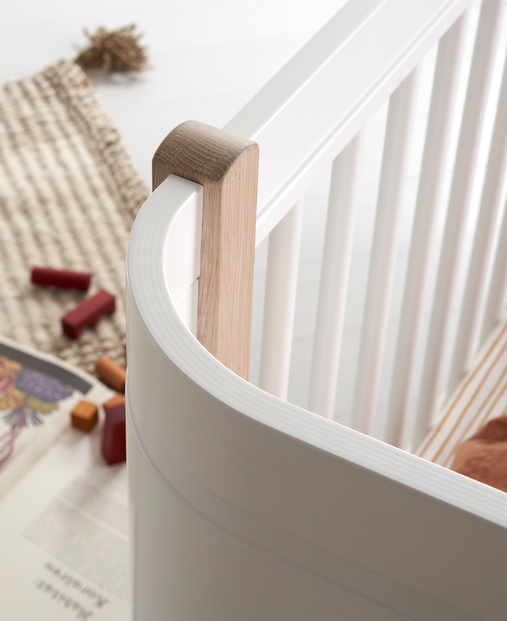 Wood Mini+ Cot Bed Incl. Junior Kit White/oak