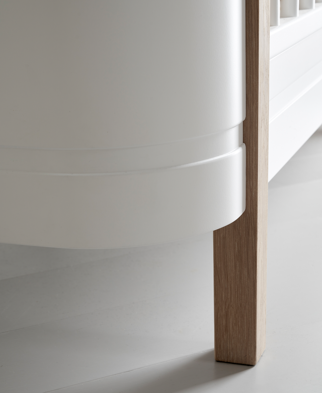 Wood Mini+ Cot Bed Incl. Junior Kit White/oak