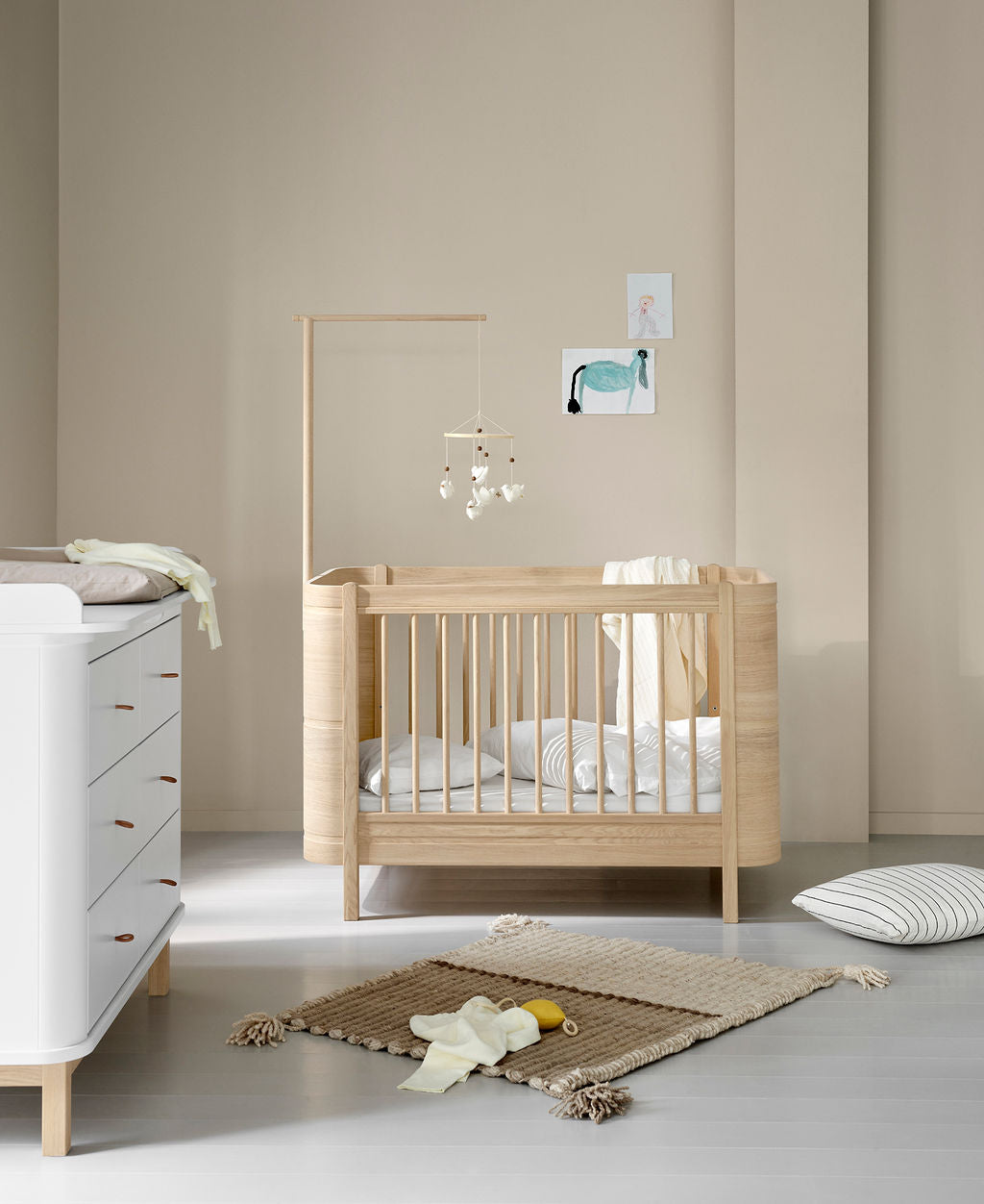 Wood Mini+ Cot Bed Incl. Junior Kit Oak