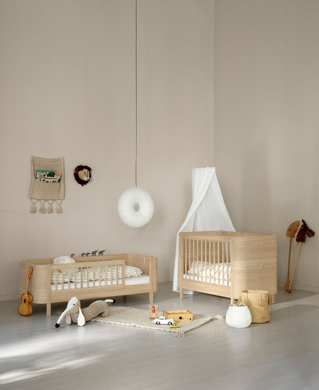 Wood Mini+ Cot Bed Incl. Junior Kit Oak