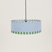 Nobodinoz Paul katoenen lampenkap van 50 cm in baltisch blauw tegen een lichte, warme achtergrond.