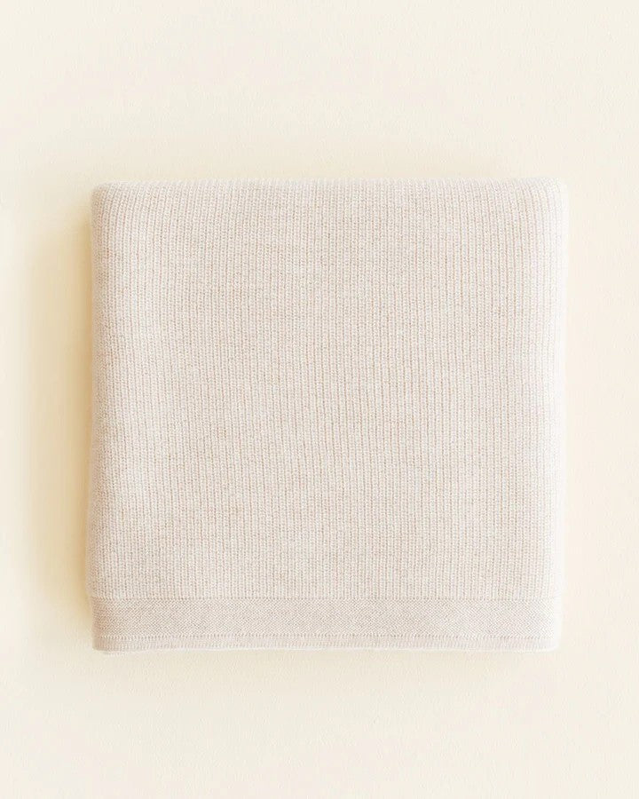 HVID blanket Felix in cream — productfoto op witte achtergrond, gemaakt van Belgische merinowol bij Lidor