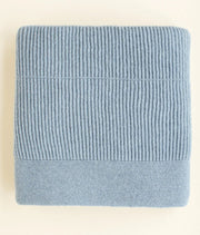 HVID Blanket Gaston in frost blue — productfoto op witte achtergrond, gemaakt van Belgische merinowol bij Lidor