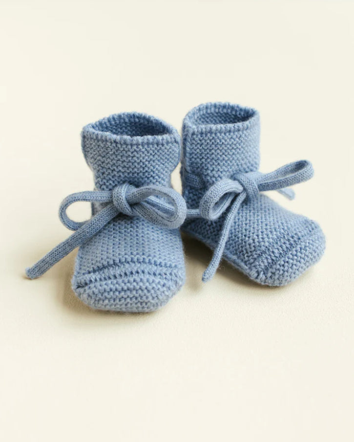HVID original booties (0-9m) in light blue — productfoto op witte achtergrond, gemaakt van Belgische merinowol bij Lidor
