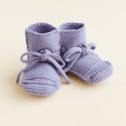 HVID original booties (0-9m) in lilac — productfoto op witte achtergrond, gemaakt van Belgische merinowol bij Lidor