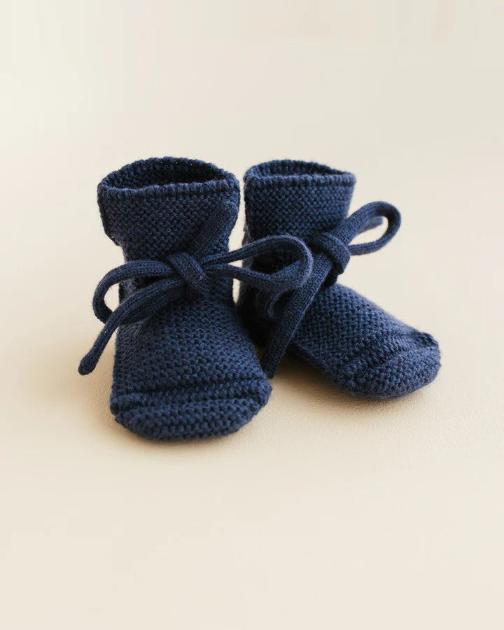 HVID original booties (0-9m) in blue — productfoto op witte achtergrond, gemaakt van Belgische merinowol bij Lidor